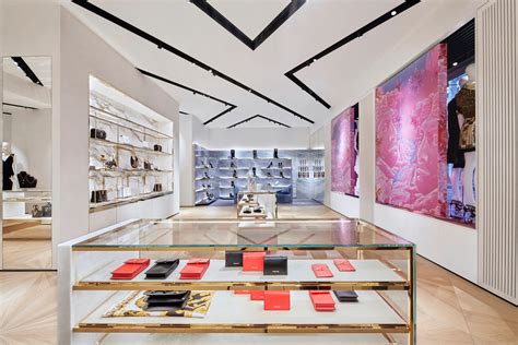 versace laden zürich|Versace opens boutique in Zurich .